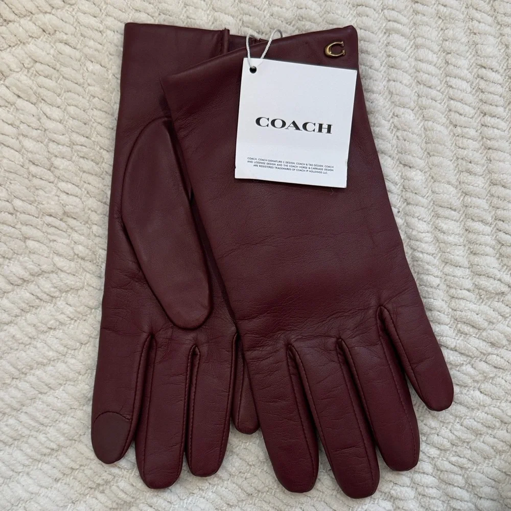 Coach NWT Wine Burgundy Leather Tech Luxurious Gloves Size 7.5 medium